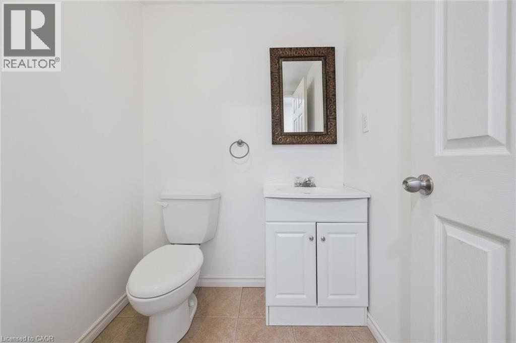 28 Kathleen Court, Hamilton, ON - Indoor Photo Showing Bathroom