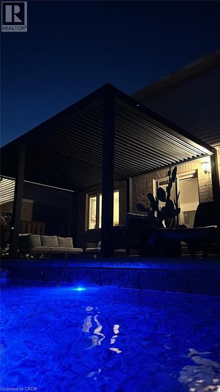 28 Kathleen Court, Hamilton, ON - Outdoor With In Ground Pool