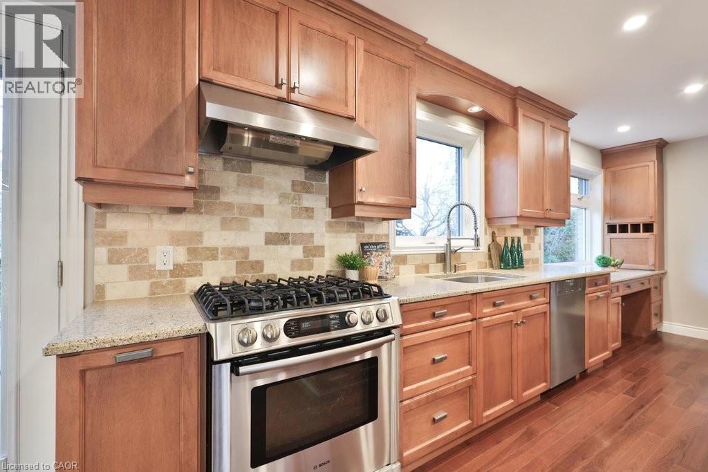 4240 Dunvegan Road, Burlington, ON - Indoor Photo Showing Kitchen