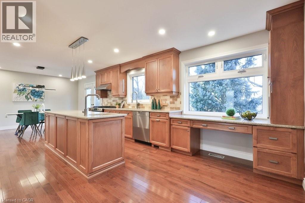 4240 Dunvegan Road, Burlington, ON - Indoor Photo Showing Kitchen