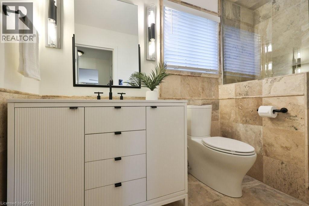 4240 Dunvegan Road, Burlington, ON - Indoor Photo Showing Bathroom