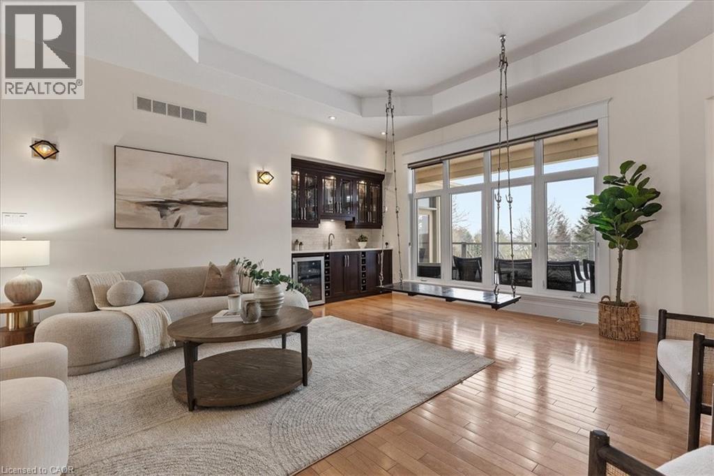 86 Canters Close, Kitchener, ON - Indoor Photo Showing Living Room