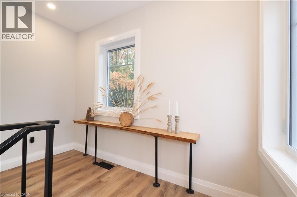 238 Eagle Street S, Cambridge, ON - Indoor