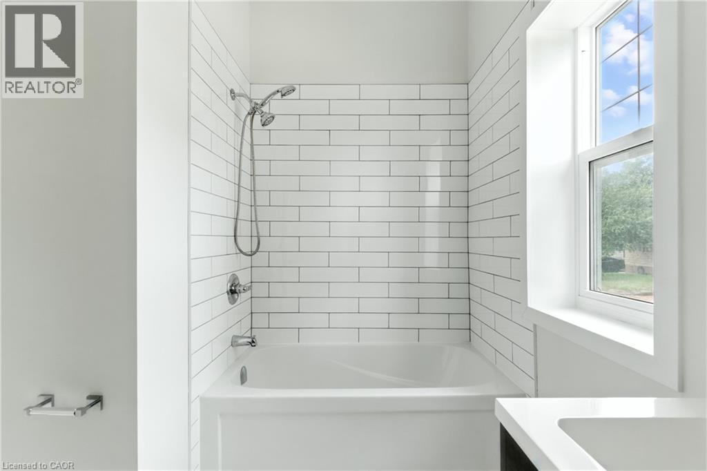 684 Beach Boulevard, Hamilton, ON - Indoor Photo Showing Bathroom