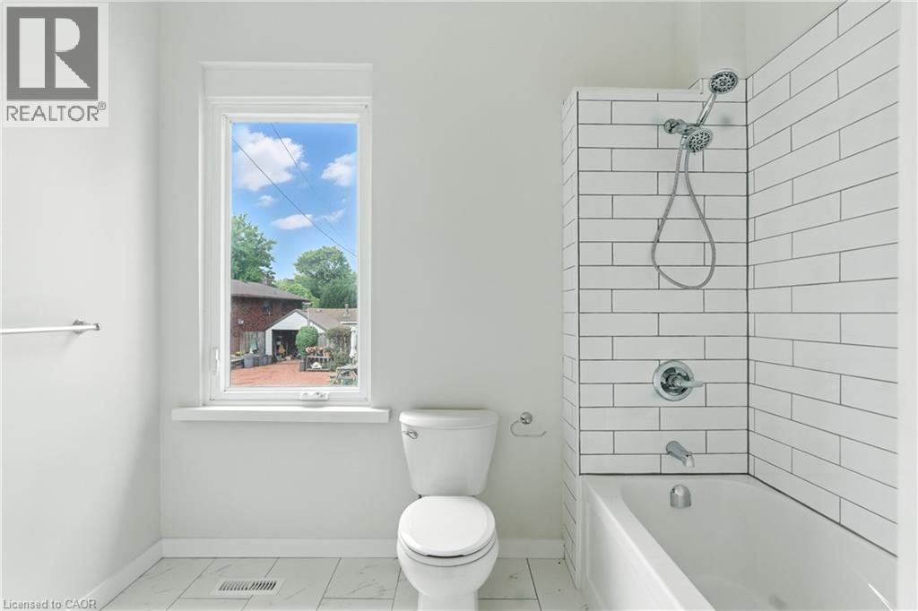 684 Beach Boulevard, Hamilton, ON - Indoor Photo Showing Bathroom