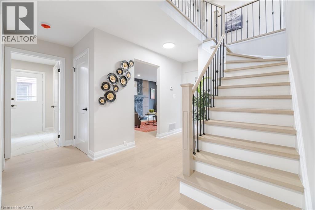 2392 Arnold Crescent, Burlington, ON - Indoor Photo Showing Other Room