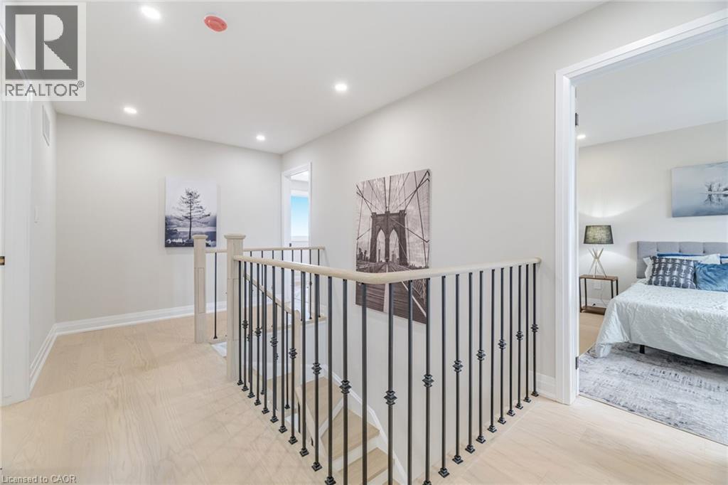 2392 Arnold Crescent, Burlington, ON - Indoor