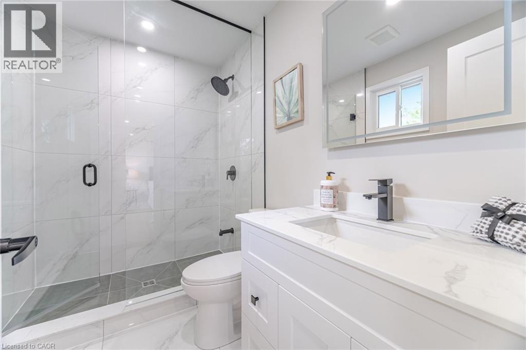 2392 Arnold Crescent, Burlington, ON - Indoor Photo Showing Bathroom