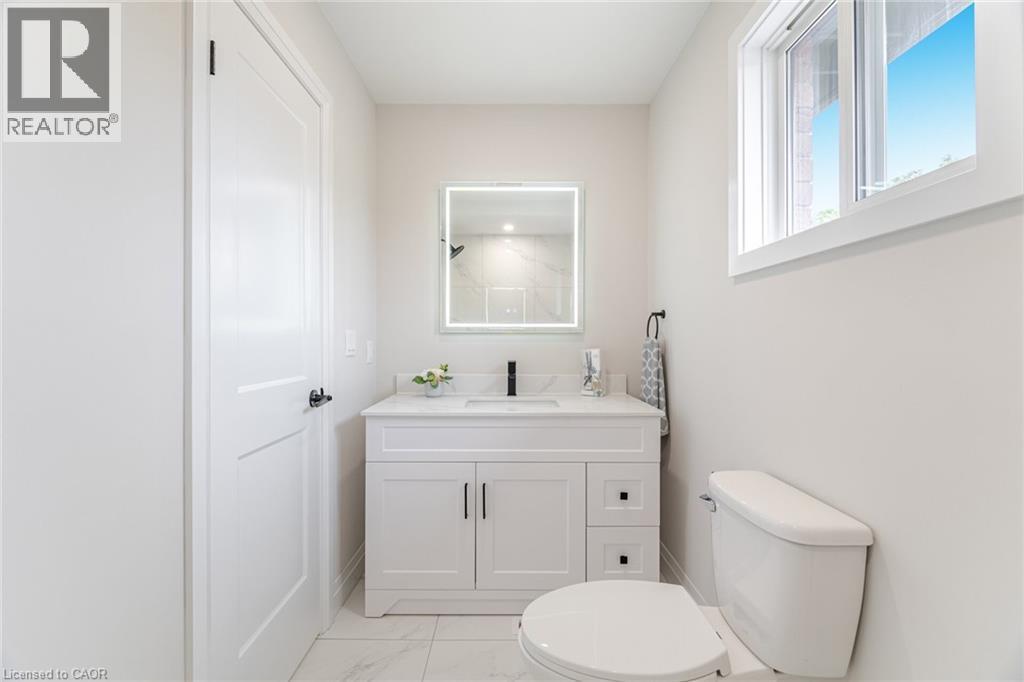 2392 Arnold Crescent, Burlington, ON - Indoor Photo Showing Bathroom