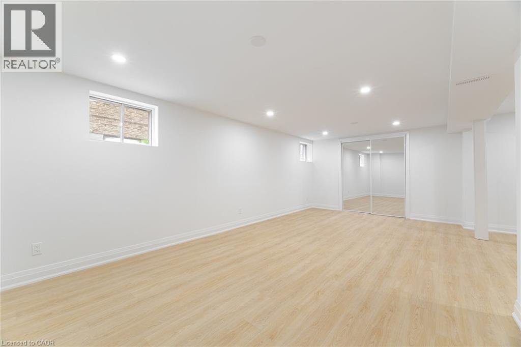 2392 Arnold Crescent, Burlington, ON - Indoor