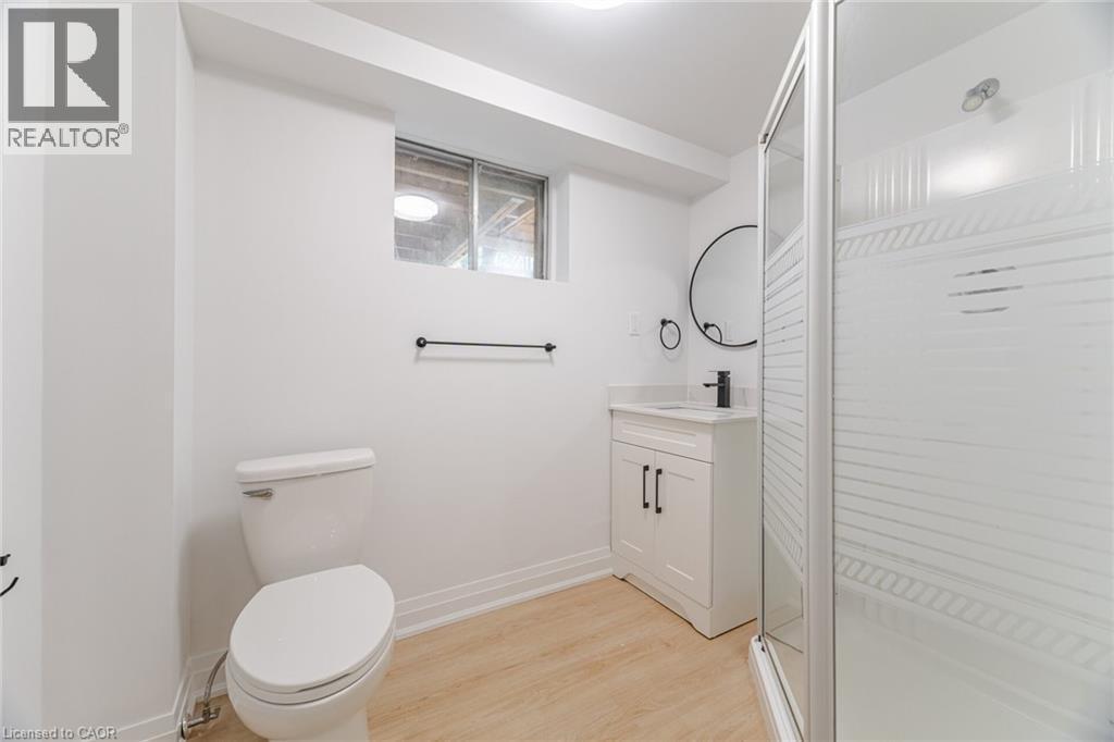 2392 Arnold Crescent, Burlington, ON - Indoor Photo Showing Bathroom