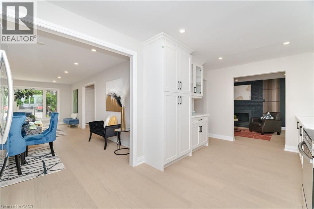 2392 Arnold Crescent, Burlington, ON - Indoor