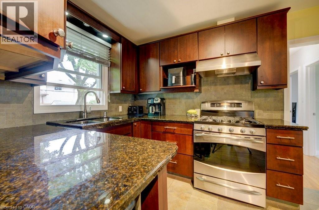 1 Bryant Court, Hamilton, ON - Indoor Photo Showing Kitchen With Double Sink