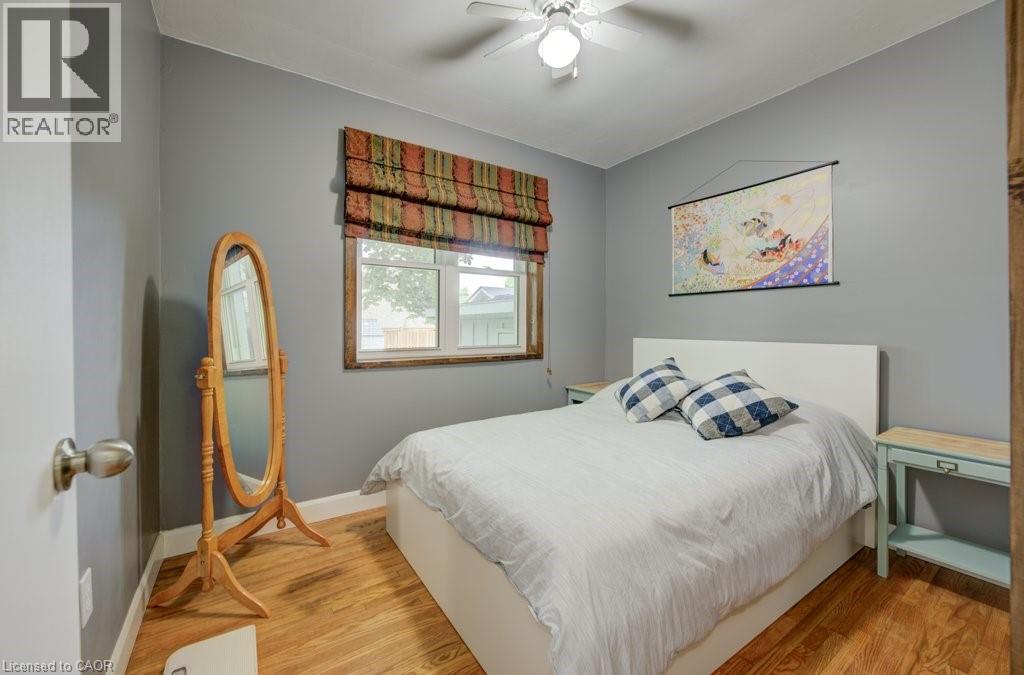 1 Bryant Court, Hamilton, ON - Indoor Photo Showing Bedroom