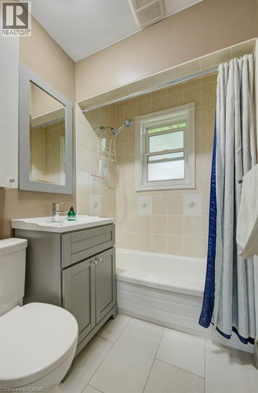 1 Bryant Court, Hamilton, ON - Indoor Photo Showing Bathroom