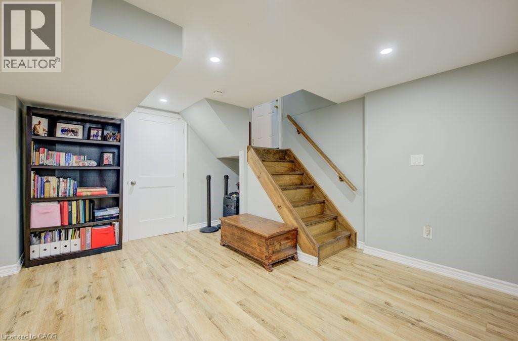 1 Bryant Court, Hamilton, ON - Indoor