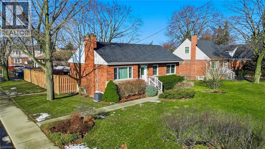 1 Bryant Court, Hamilton, ON - Outdoor