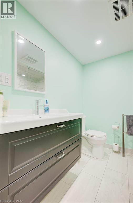 1 Bryant Court, Hamilton, ON - Indoor Photo Showing Bathroom