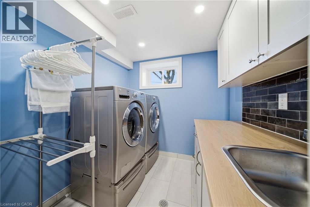 1 Bryant Court, Hamilton, ON - Indoor Photo Showing Laundry Room