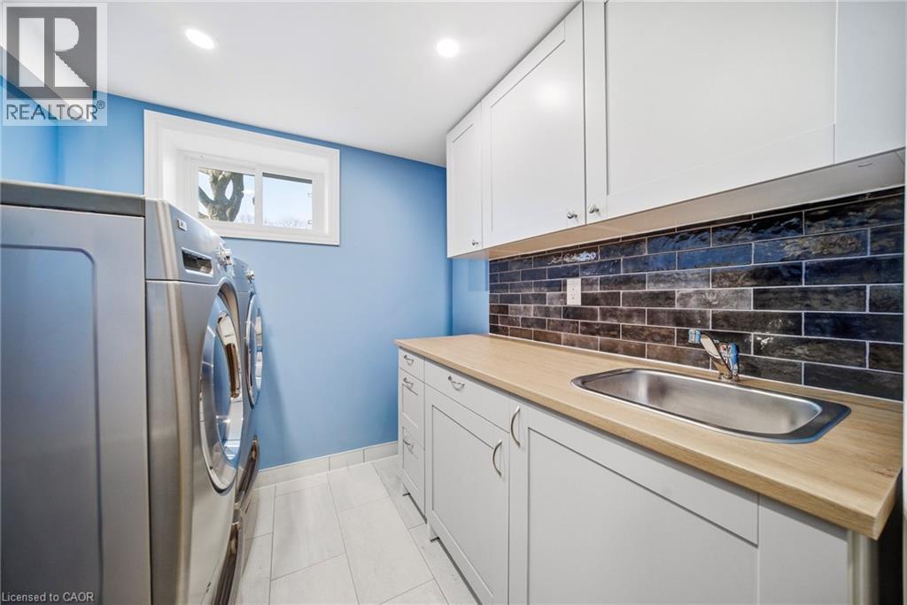 1 Bryant Court, Hamilton, ON - Indoor Photo Showing Laundry Room