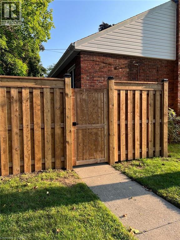 1 Bryant Court, Hamilton, ON - Outdoor