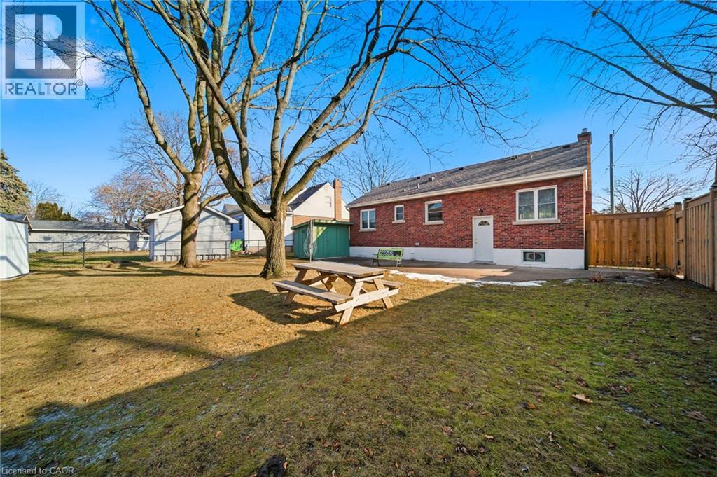 1 Bryant Court, Hamilton, ON - Outdoor