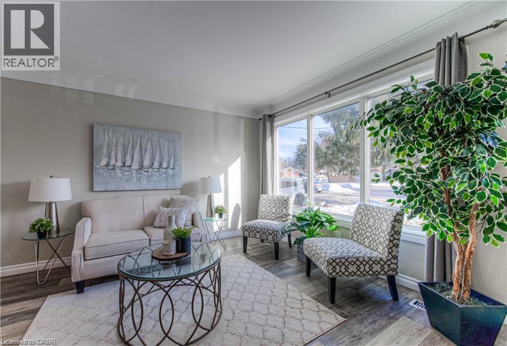 Living room with baseboards and wood finished floors - 156 Donald Street, Kitchener, ON - Indoor Photo Showing Living Room