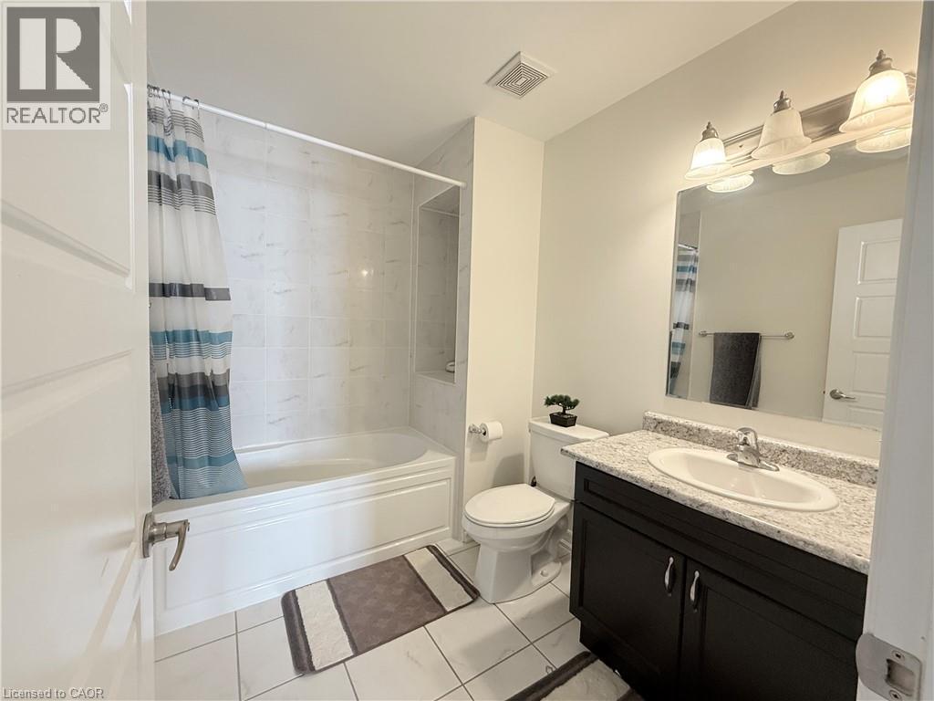 922 Apple Hill Lane, Kitchener, ON - Indoor Photo Showing Bathroom