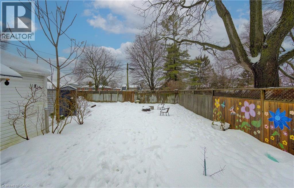Snowy yard with a fenced backyard - 569 Stirling Avenue S, Kitchener, ON - Outdoor
