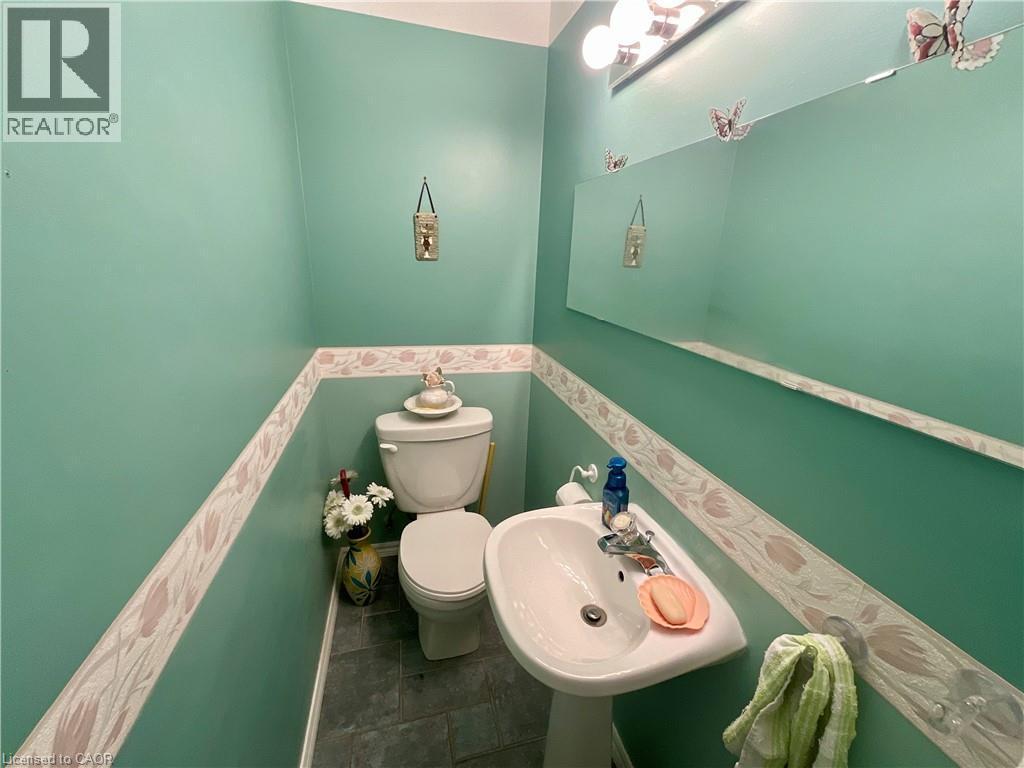 4 Rosanne Crescent, Hamilton, ON - Indoor Photo Showing Bathroom