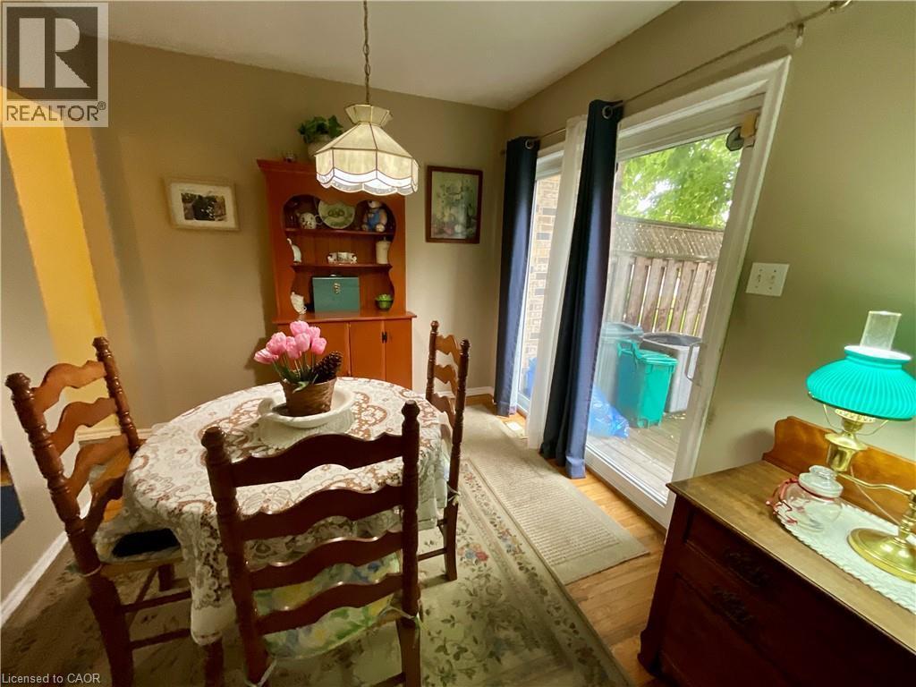 4 Rosanne Crescent, Hamilton, ON - Indoor Photo Showing Dining Room