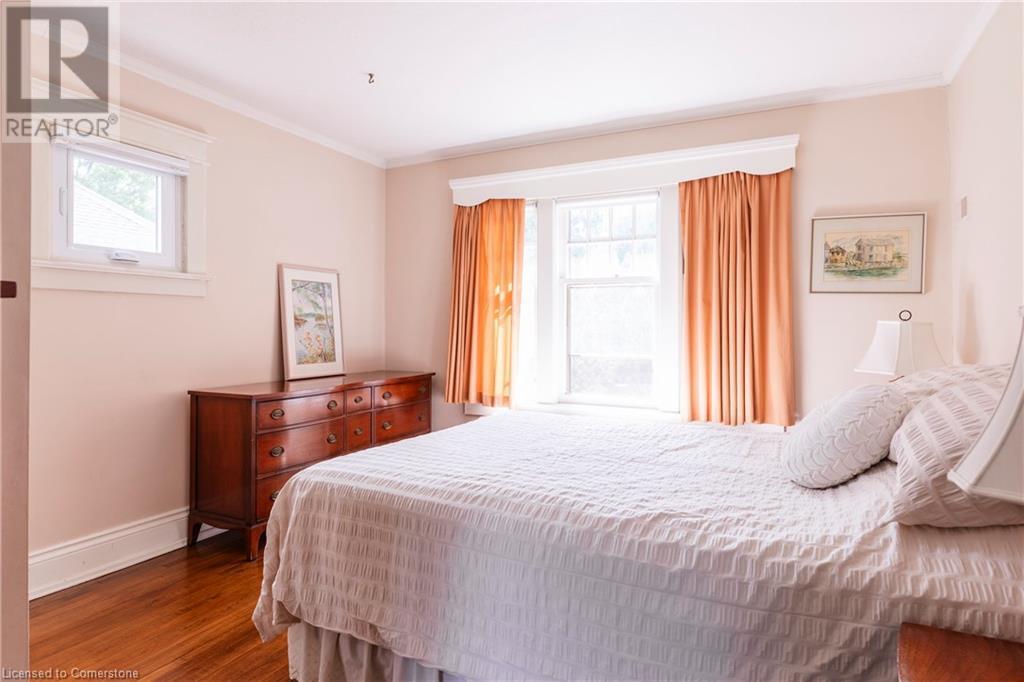 74 Chedoke Avenue, Hamilton, ON - Indoor Photo Showing Bedroom