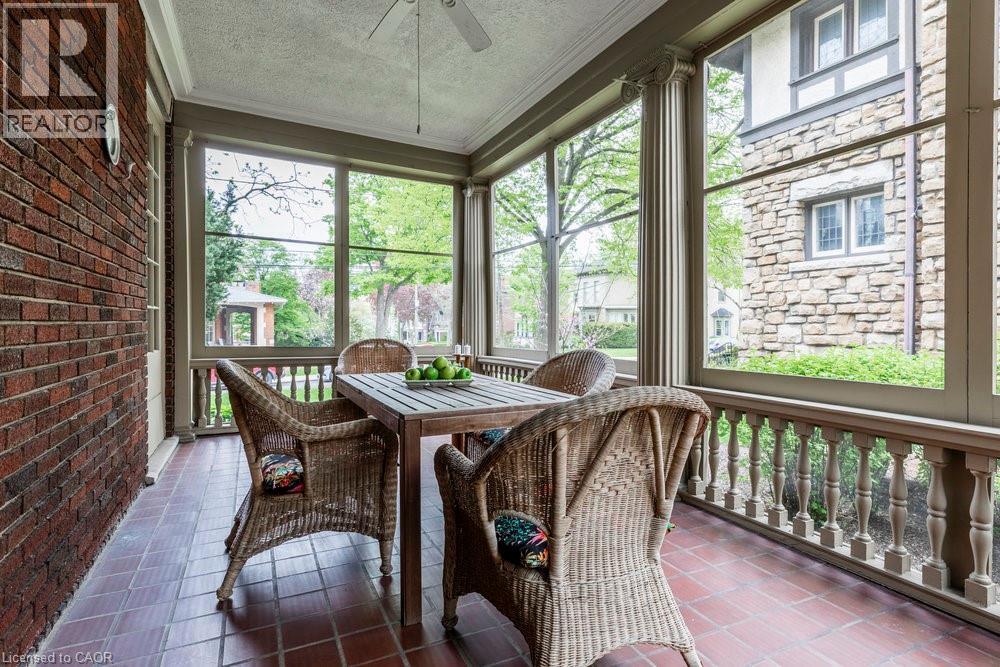 45 Markland Street, Hamilton, ON - Indoor Photo Showing Dining Room