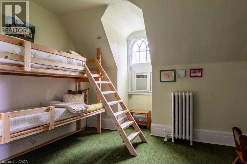 45 Markland Street, Hamilton, ON - Indoor Photo Showing Bedroom