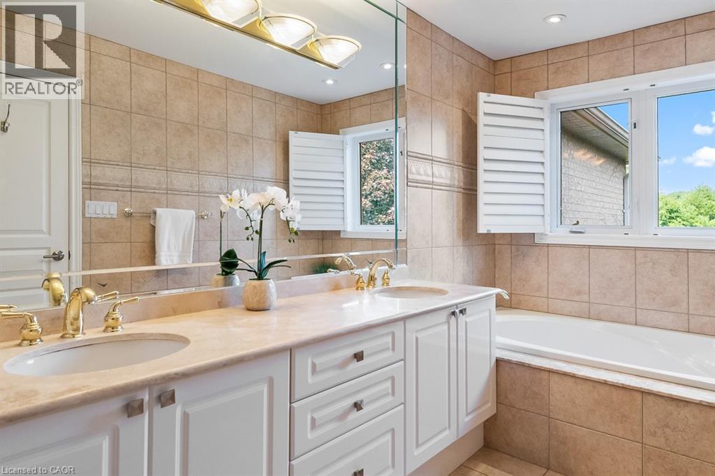 2357 Woodfield Road, Oakville, ON - Indoor Photo Showing Bathroom