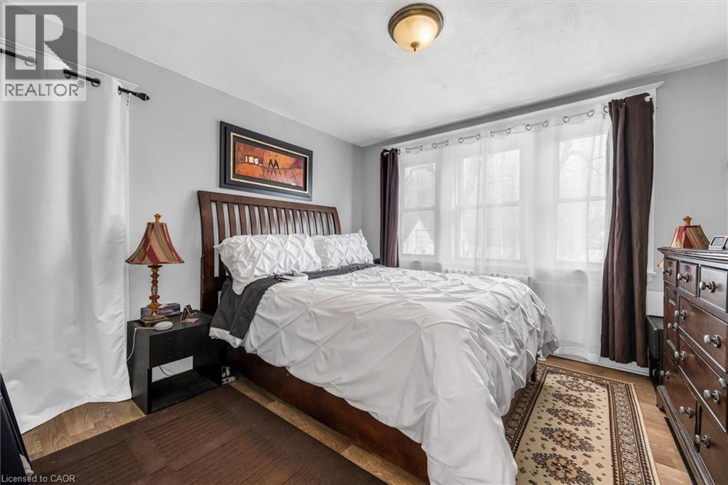 Bedroom featuring wood finished floors - 35 Bayfield Avenue, Hamilton, ON - Indoor Photo Showing Bedroom