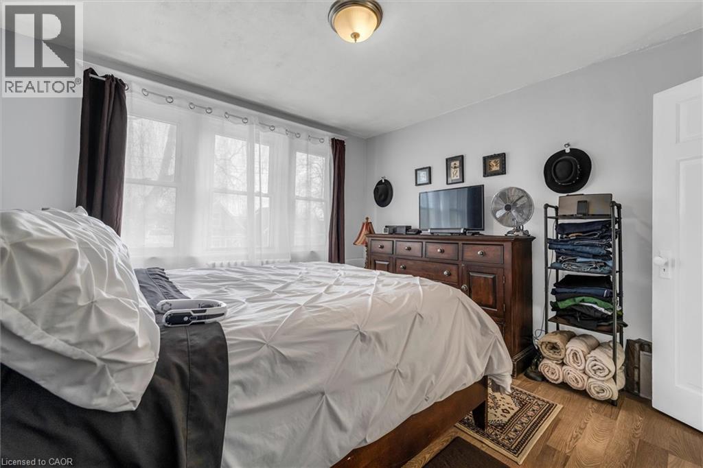 Bedroom with dark wood-style flooring - 35 Bayfield Avenue, Hamilton, ON - Indoor Photo Showing Bedroom