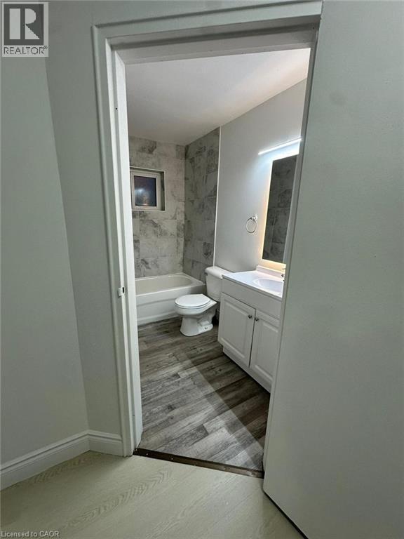 145 Macgregor Crescent Unit# 1, Waterloo, ON - Indoor Photo Showing Bathroom