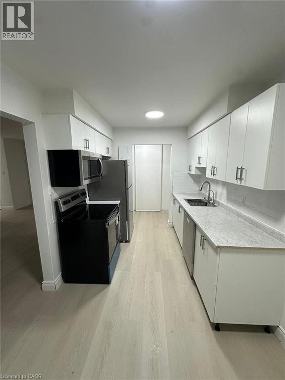 145 Macgregor Crescent Unit# 1, Waterloo, ON - Indoor Photo Showing Kitchen