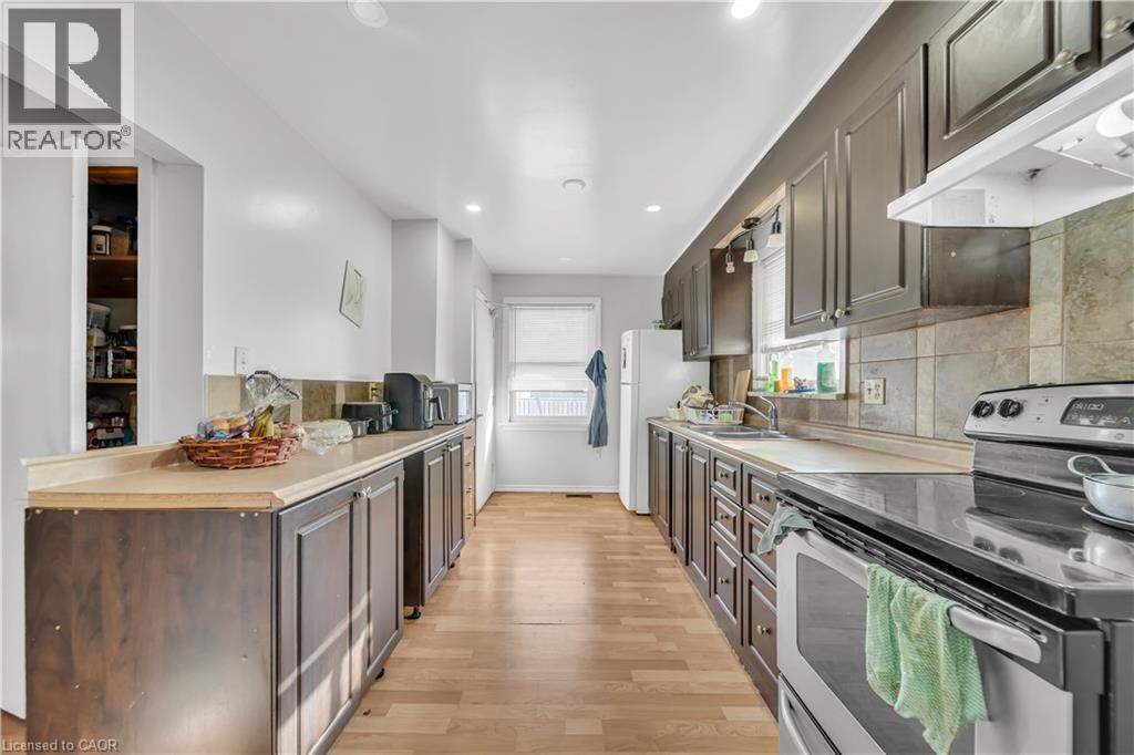 259 Franklin Street S, Kitchener, ON - Indoor Photo Showing Kitchen With Double Sink With Upgraded Kitchen