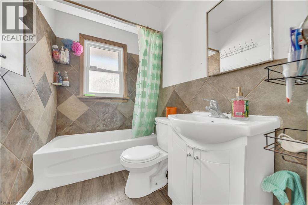 259 Franklin Street S, Kitchener, ON - Indoor Photo Showing Bathroom
