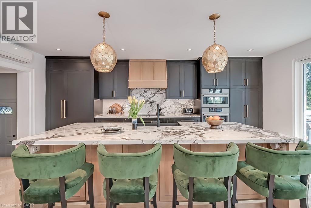 1060 Mohawk Road, Burlington, ON - Indoor