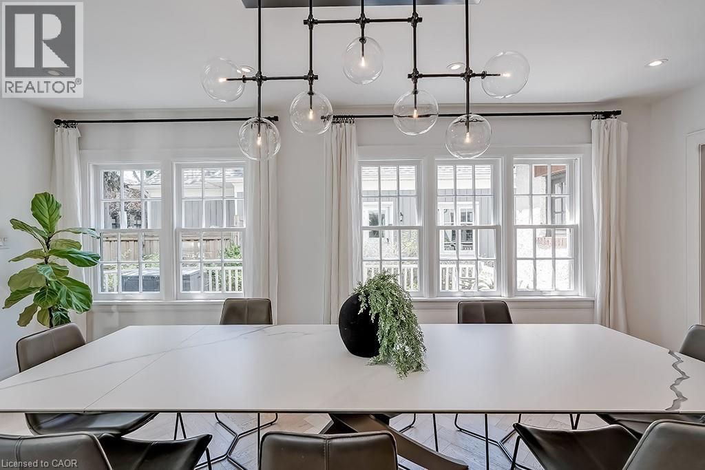 1060 Mohawk Road, Burlington, ON - Indoor Photo Showing Dining Room