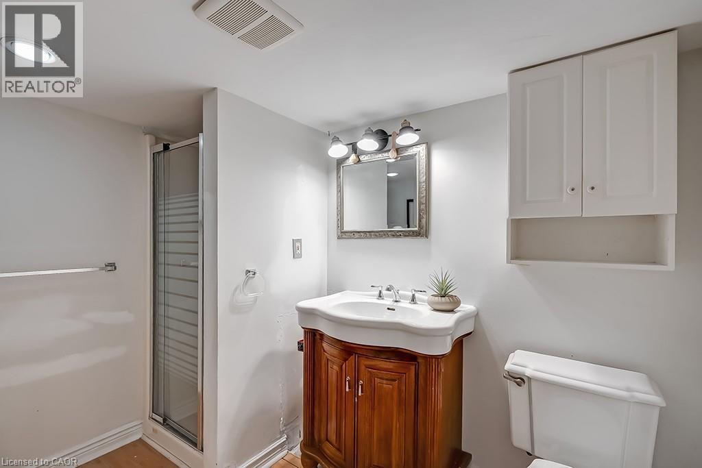 1060 Mohawk Road, Burlington, ON - Indoor Photo Showing Bathroom