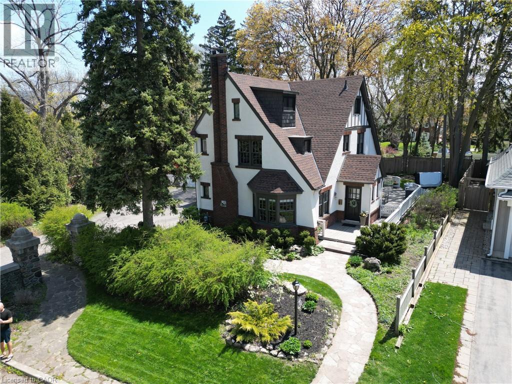 1060 Mohawk Road, Burlington, ON - Outdoor