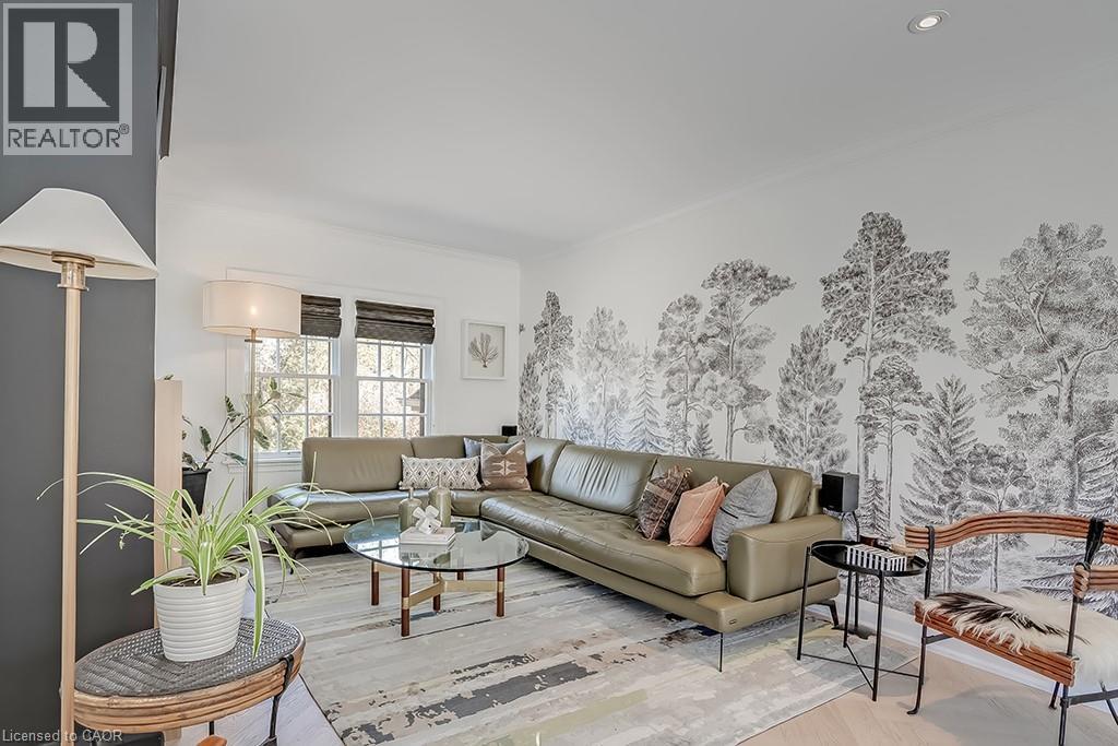1060 Mohawk Road, Burlington, ON - Indoor Photo Showing Living Room