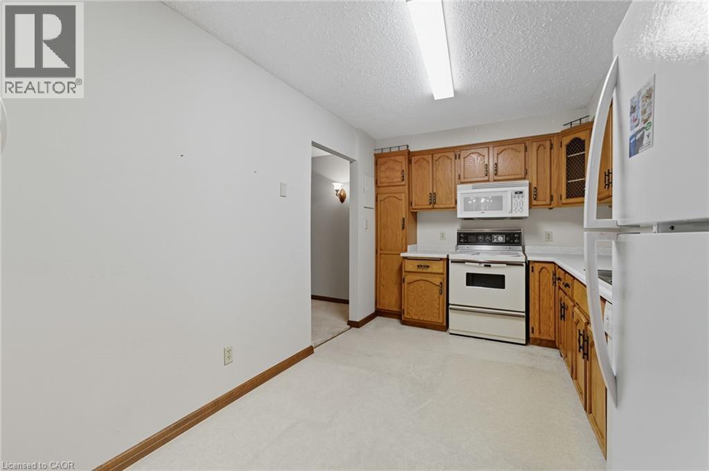 400 Champlain Boulevard Unit# 305, Cambridge, ON - Indoor Photo Showing Kitchen