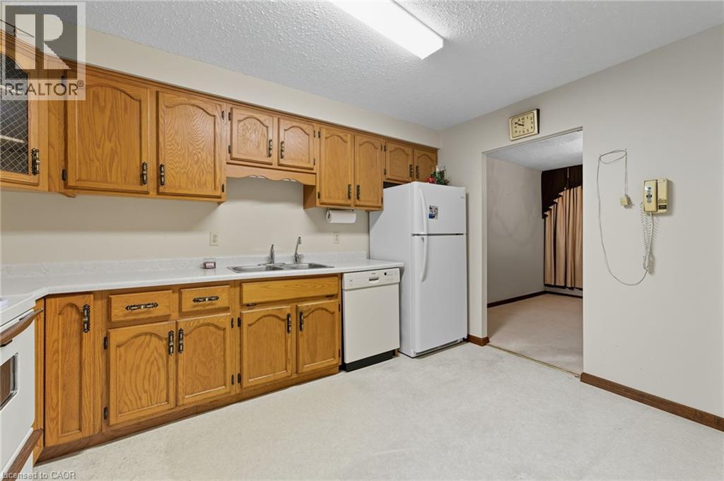 400 Champlain Boulevard Unit# 305, Cambridge, ON - Indoor Photo Showing Kitchen With Double Sink