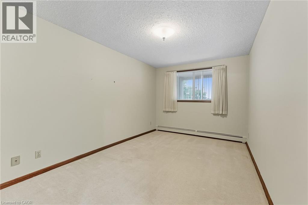 400 Champlain Boulevard Unit# 305, Cambridge, ON - Indoor Photo Showing Other Room