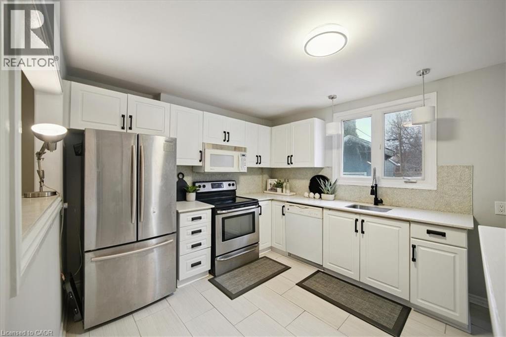 171 Paling Avenue, Hamilton, ON - Indoor Photo Showing Kitchen
